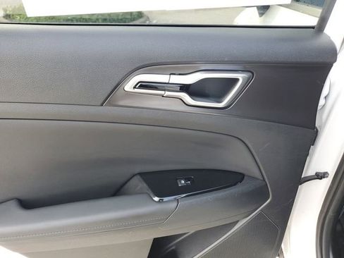 Certified 2024 Kia Sportage EX FWD image 9