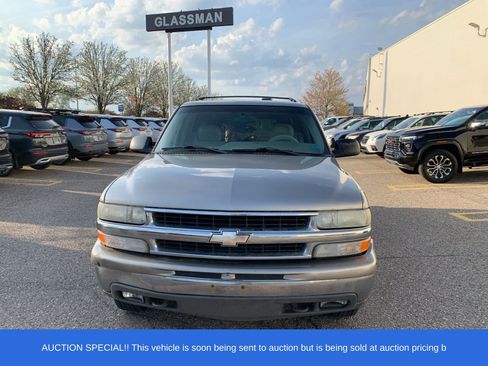 Used 2001 Chevrolet Suburban LT w/ LT Preferred Equipment Group AWD/4WD image 2
