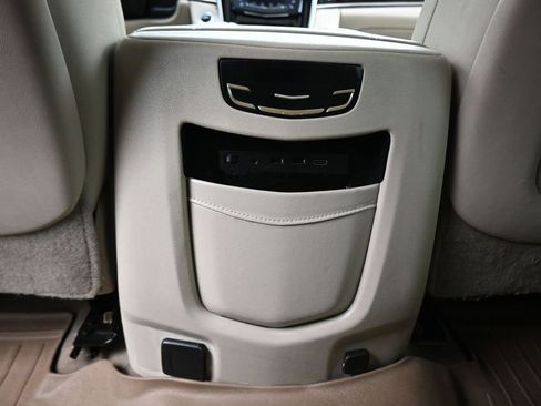 Used 2018 Cadillac Escalade ESV Luxury image 39