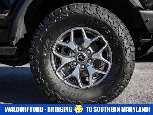 Used 2023 Ford Bronco Badlands image 18
