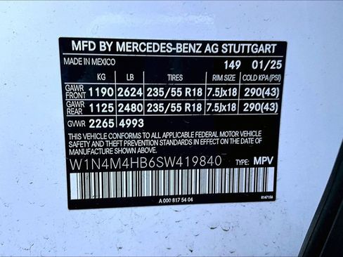 Used 2025 Mercedes-Benz GLB 250 4MATIC image 35