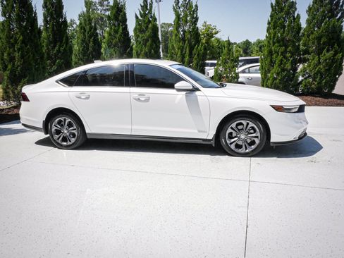 Certified 2023 Honda Accord EX image 11