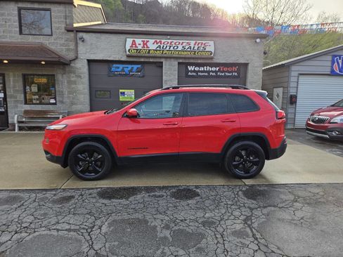 Used 2017 Jeep Cherokee High Altitude AWD/4WD image 5