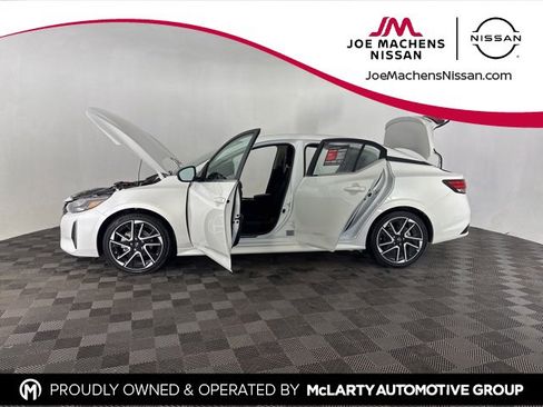 Certified 2025 Nissan Sentra SR image 9