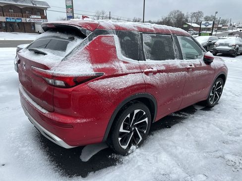 Used 2024 Mitsubishi Outlander SEL image 3