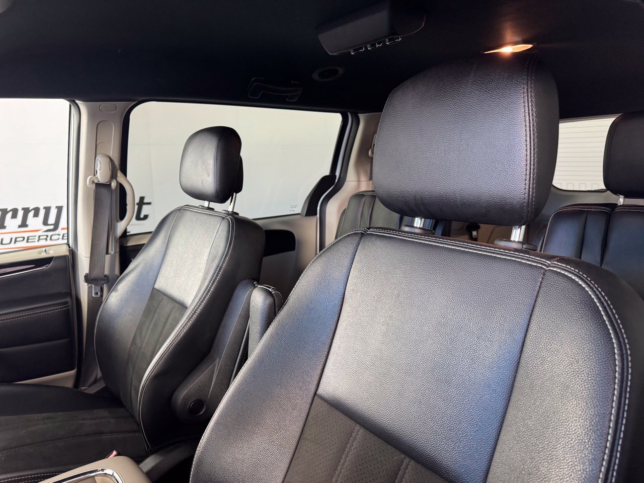 Used 2019 Dodge Grand Caravan SXT FWD image 9