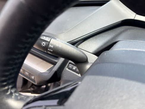 Used 2023 Toyota Prius XLE FWD image 16