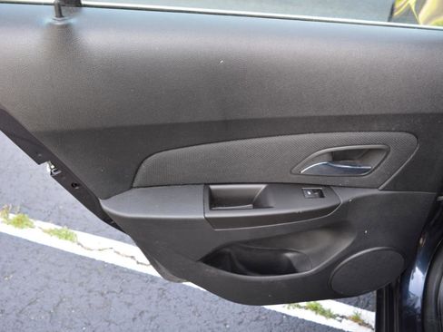 Used 2014 Chevrolet Cruze LT FWD image 11