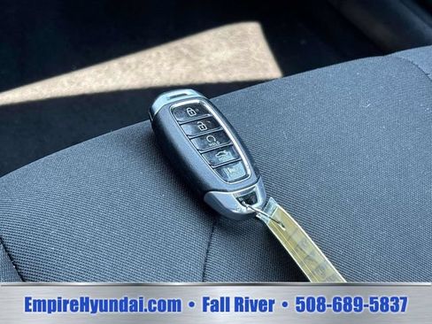 Used 2022 Hyundai Elantra SEL w/ Convenience + Premium Package FWD image 25
