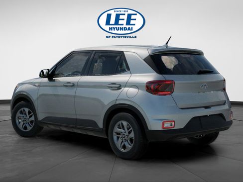 Certified 2026 Hyundai Venue SE FWD image 4