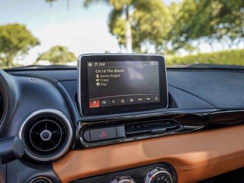 Used 2020 FIAT 124 Spider Lusso RWD image 41