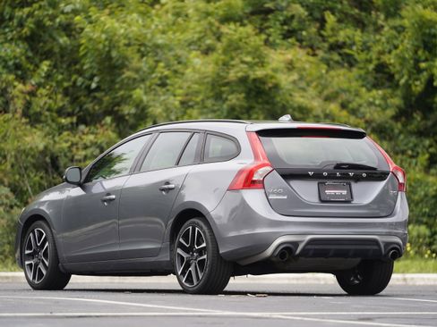 Used 2018 Volvo V60 T5 Dynamic w/ Vision Package FWD image 3