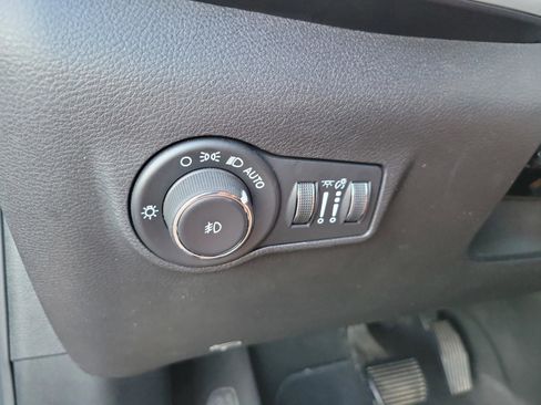 Used 2024 Jeep Compass Latitude image 28