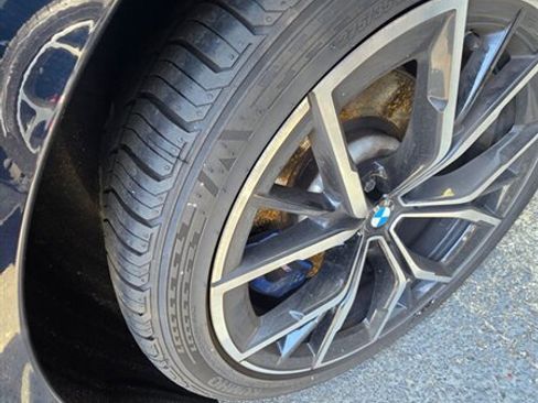 Used 2022 BMW M550i xDrive w/ Premium Package image 6