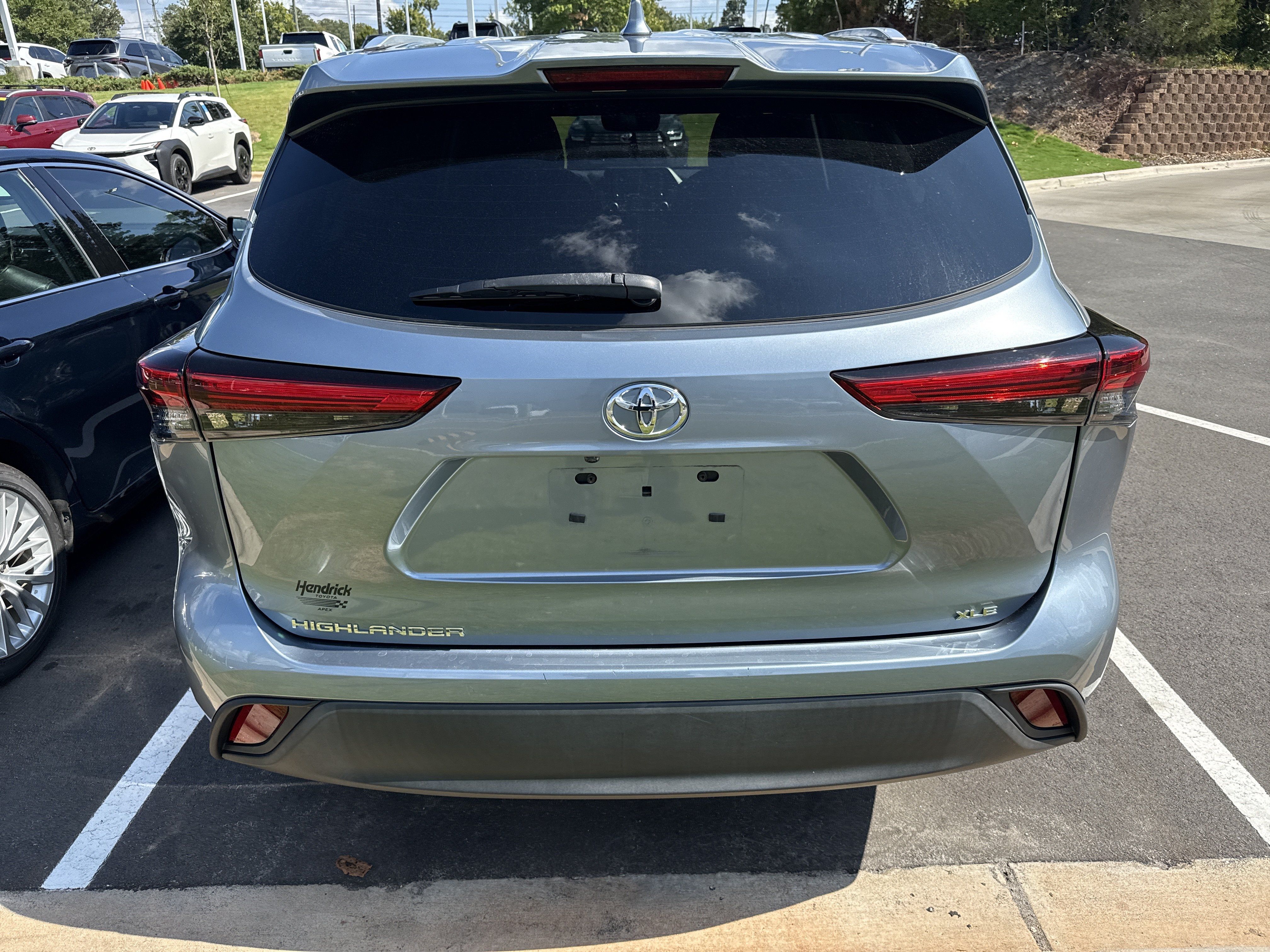 Used 2022 Toyota Highlander XLE FWD image 7