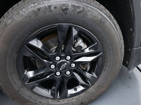 Used 2023 Chevrolet Traverse LT FWD image 11