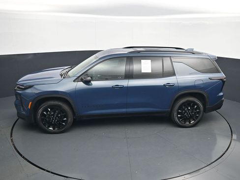 Used 2024 Chevrolet Traverse LT w/ Midnight/Sport Edition FWD image 17