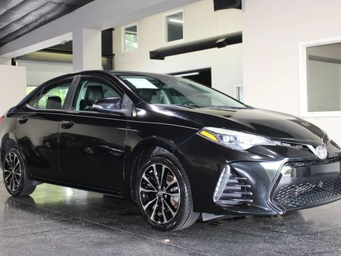 Used 2019 Toyota Corolla SE FWD image 2