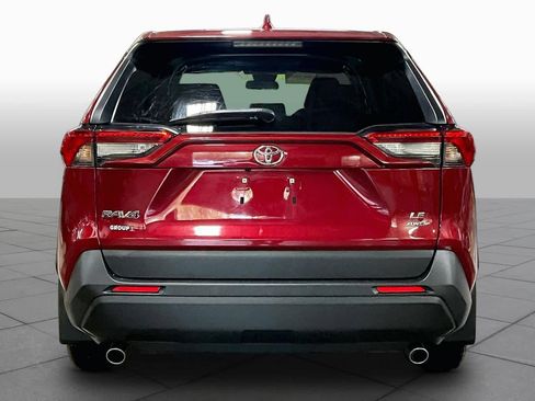 Certified 2022 Toyota RAV4 LE AWD/4WD image 5