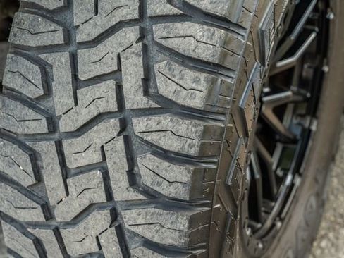 Used 2018 Ford F150 Platinum w/ Equipment Group 701A Luxury image 16