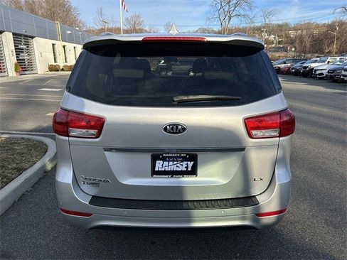 Used 2017 Kia Sedona LX w/ LX Essentials Premium Package image 7