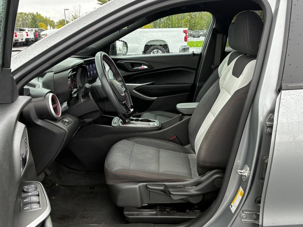 Used 2024 Chevrolet Trax RS FWD image 4