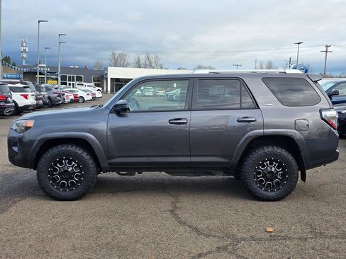 Used 2015 Toyota 4Runner SR5 image 6