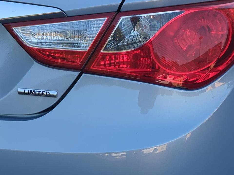 Used 2013 Hyundai Sonata Limited w/ Premium Pkg FWD image 18