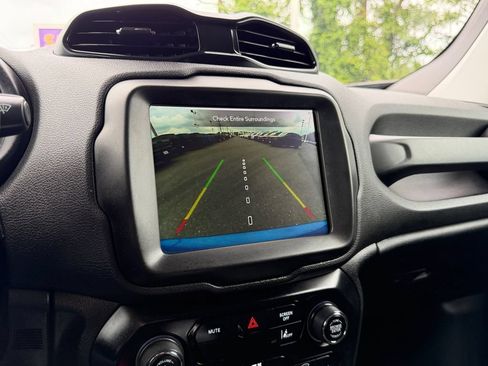 Used 2022 Jeep Renegade Latitude AWD/4WD image 20