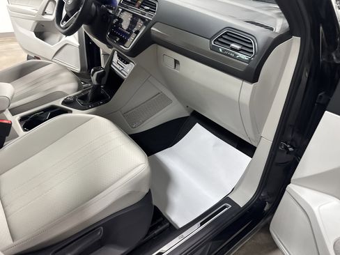 Certified 2024 Volkswagen Tiguan SE R-Line AWD/4WD image 37