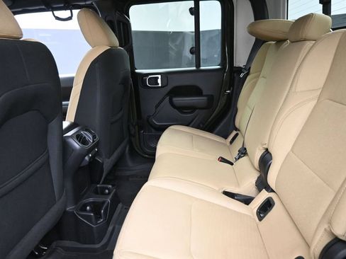 Used 2022 Jeep Gladiator Sport AWD/4WD image 12