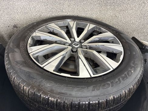 Used 2024 Volvo XC60 B5 Plus image 7