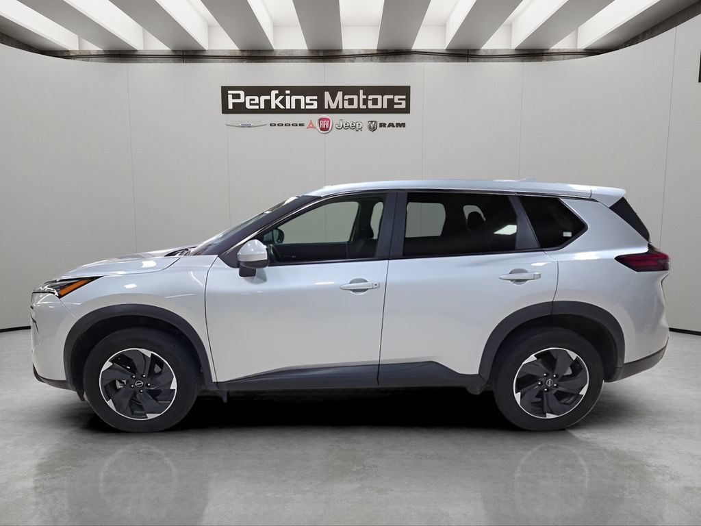Used 2025 Nissan Rogue SV AWD/4WD image 2