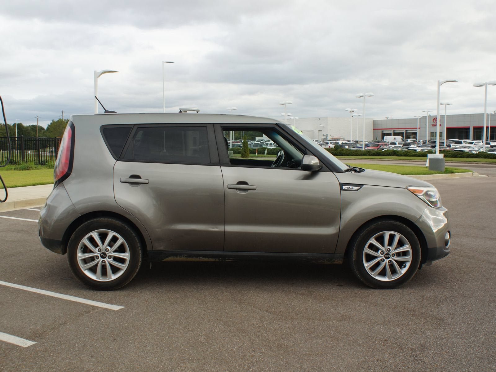 Used 2018 Kia Soul + FWD image 13