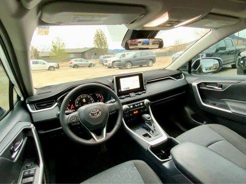 Used 2025 Toyota RAV4 XLE w/ Convenience Package image 32