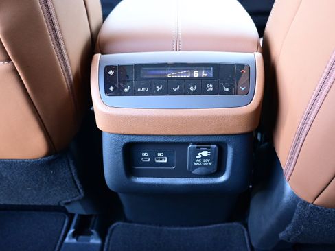 New 2025 Nissan Pathfinder Platinum image 18