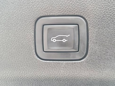 Used 2024 Chevrolet Tahoe LT RWD image 6