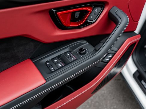 Used 2024 Lamborghini Urus S AWD/4WD image 25