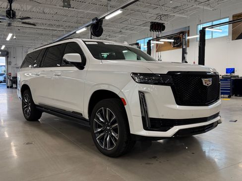 Certified 2024 Cadillac Escalade ESV Sport w/ Touring Package AWD/4WD image 7