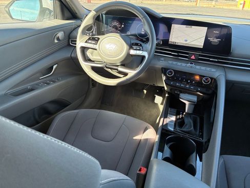 Used 2025 Hyundai Elantra SEL image 30