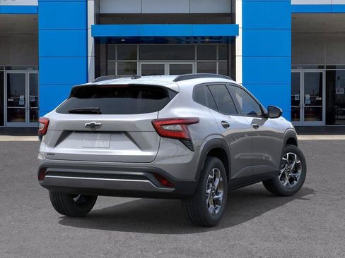 New 2026 Chevrolet Trax LT w/ Driver Confidence Package FWD image 4