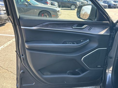 Used 2021 Jeep Grand Cherokee L Limited image 9