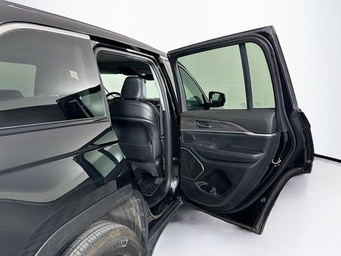 Used 2022 Jeep Grand Cherokee Limited 4xe image 32