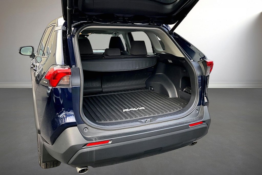 Used 2019 Toyota RAV4 XLE AWD/4WD image 7