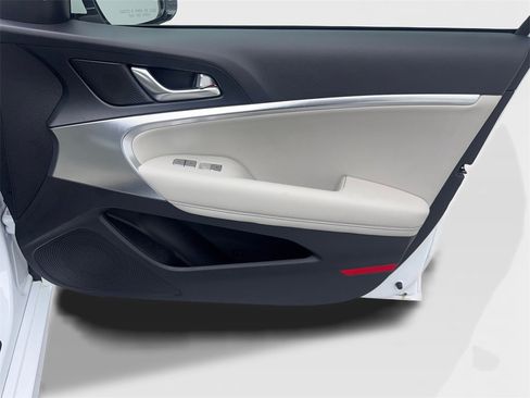 Used 2025 Genesis G70 2.5T image 48