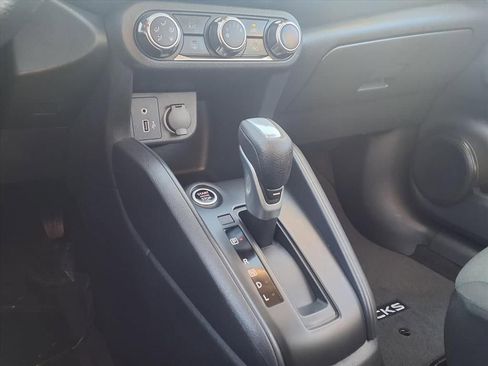 Used 2025 Nissan Kicks Play S image 11