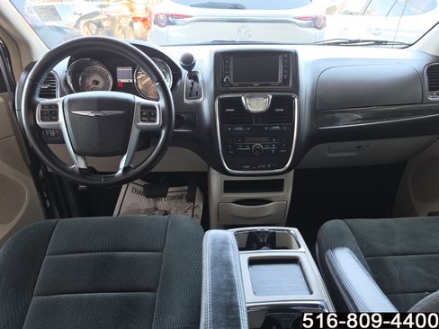 Used 2012 Chrysler Town & Country Touring image 12