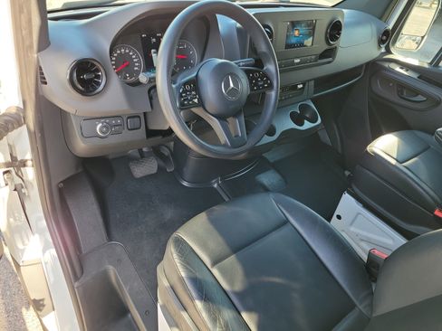 Used 2022 Mercedes-Benz Sprinter 2500 image 13