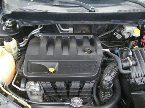 Used 2010 Dodge Avenger R/T image 15