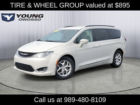 Used 2017 Chrysler Pacifica Touring-L w/ Tire & Wheel Group image 1